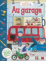 Au garage - Clare Fennell