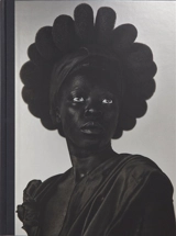 Somnyama Ngonyama : salut à toi, lionne noire ! - Zanele Muholi