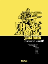 Judge Dredd : les affaires classées. Vol. 5. 2000 AD progs 156-207 : années 2102-2103 - John A. Wagner