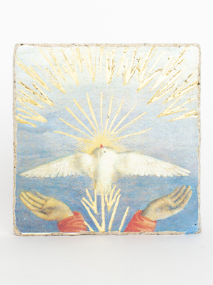 Fresque sur pierre Esprit Saint redorée à la main - Atelier du regard Atelier du regard