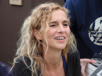 "Delphine de Vigan - Le Livre sur la Place (20740240153) » d’ActuaLitté est sous licence CC BY-SA 2.0.