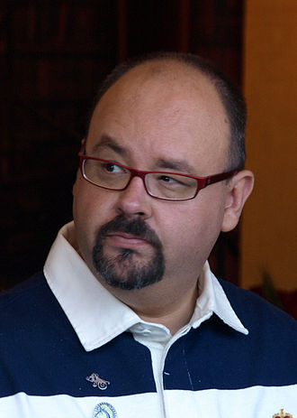 330px-Carlos_Ruiz_Zafón_-_002.jpg